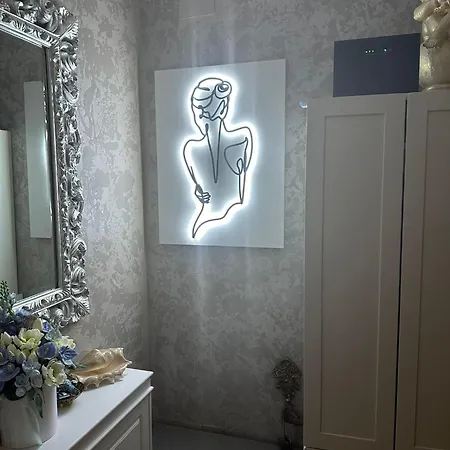 Lara House